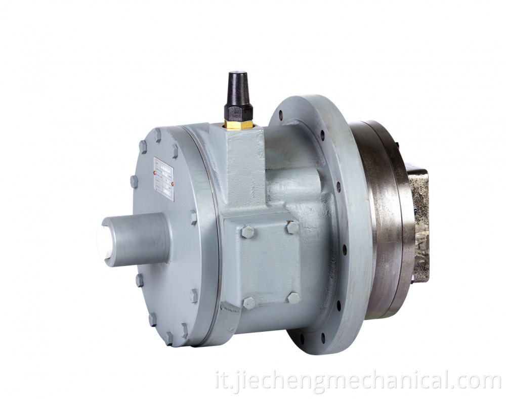 Semi-immersed inner gear oil pump